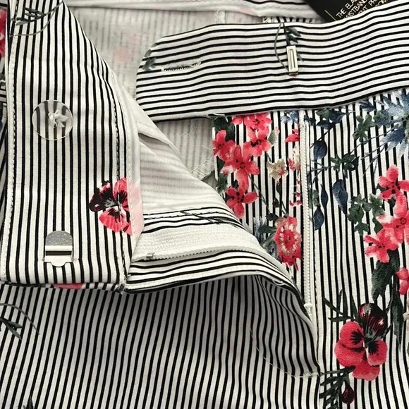 Renuar Floral High Rise Capri Pant - Picture 9 of 12